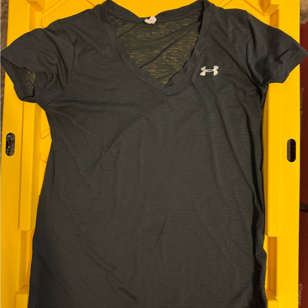 Under Armour Women's Black V-Neck Tee